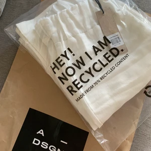 linnebyxor  - säljer mina a dsgn linnebyxor i stolek xxs då dom var för små. bara provade på en gång så i helt nyskick. söker även ett par likadana i xs eller s, så hör av er om ni säljer eller skulle vilja byta.