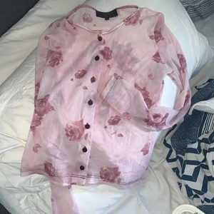 Mesh top - Super cute mesh top 10/10. Shipping price is not included :) dm for more pix 💕 