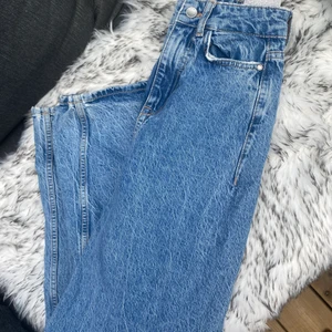 Zara jeans  - Vida jeans från zara i jätte fint skick. Knappt använda! Stl 32 ❣️⚡️ Bud från 100kr