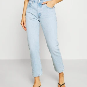 Levis 501 - Nyskick! Säljes pga för korta i benen
