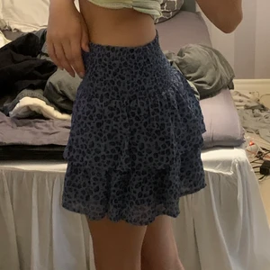 Blå kjol - Söt kjol ,storlek 135/140 passar perfekt på mig som är en Xs 😍 köparen står för frakt , BUD :210 köp dirket för 250kr