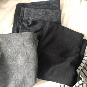 Paketpris 5 kjolar  - 3 tubkjolar ( 2st är storlek S 1 är storlek XS) två lång kjolar, randiga i storlek XS men sitter som S och svarta är i Manchester tyg i storlek S! Långkjolarna har slits! Alla är i super bra skick 