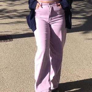 H&M Lila wide leg byxor - Nyskick, hund och katt finns i hemmet 