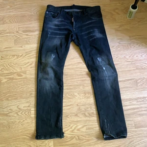 Dsquared jeans  - Storlek 44 passar om man är 167 170 ungefär 