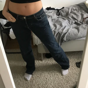 Lågmidjade jeans  - Skit fina jeans från Zara som tyvärr har blivit lite stora för mig :( dem är bara använda ett fåtal gånger och har inga tecken på användning💕