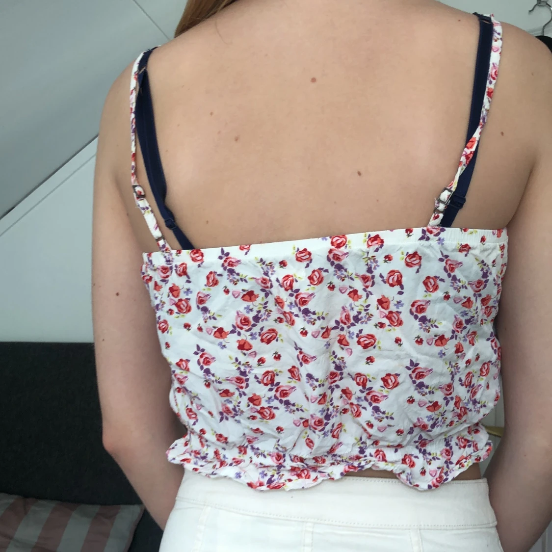 Blommig crop top från garage i storlek s - 90