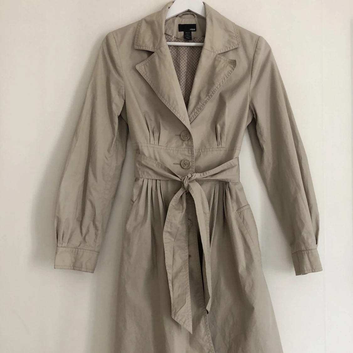 Klassisk beige trenchcoat 