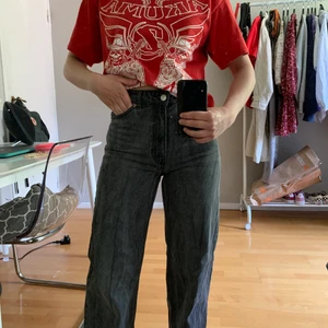 Jeans  - Gråa jeans från monki🤍