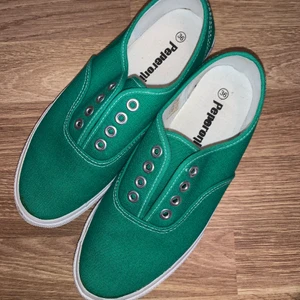 Tygskor med snörning storlek 36 - Nyskick.🌞 Finns vita snören som följar med.😊