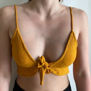 Sexig topp - Sexig topp från Berskha. Använd bara en gång. Passar storleken XS och S 🥰