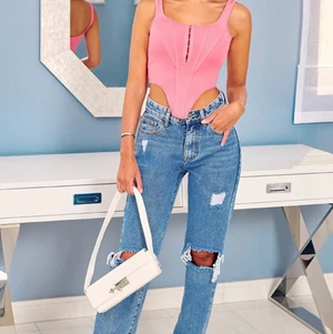 Pretty Little Thing Jeans - Helt oanvända samt nyköpta jeans från plt. Luftiga och perfekt för sommaren.