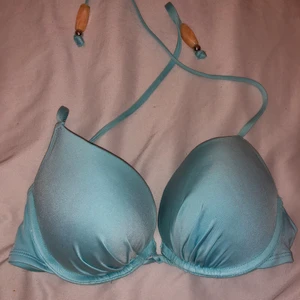 Turkos bikinitopp  - Möts upp på Södermalm eller fraktar men då står köparen för frakten! 