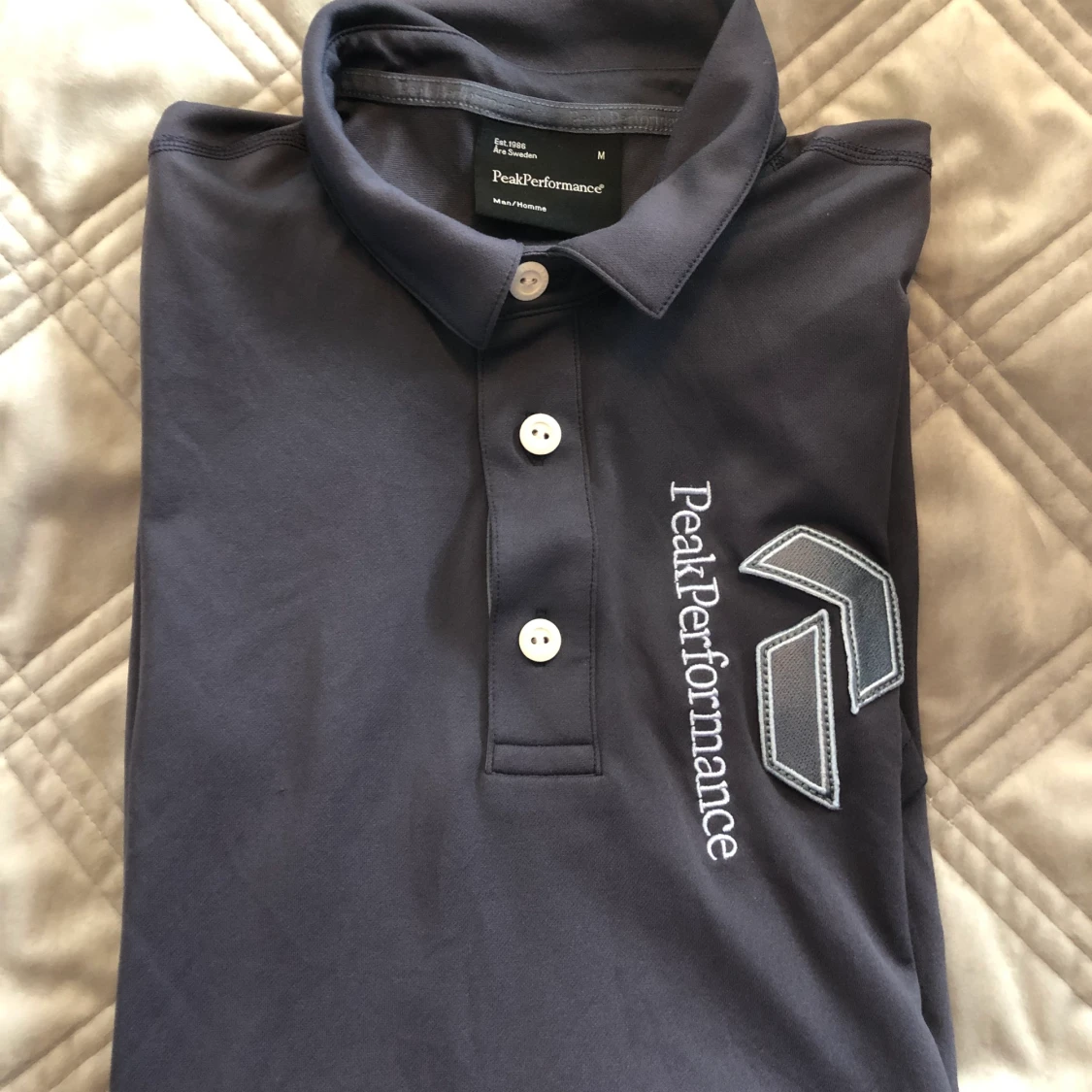 Blå/lila golf piké ifrån PeakPerformance  - 90