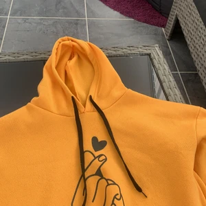 Hoddie - Bra skick. Kom privat för mer bilder 
