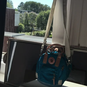 Fjällräven väska  - Säljer denna pågrund av att den tyvärr inte kommer till användning mer tycker den är jätte fin och köpte den ny för 1500