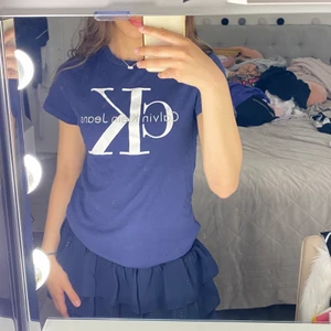 Calvin Klein t-shirt - säljer min Calvin Klein t-shirt! den är i mycket bra skick.