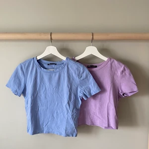 Croppade tröjor - Två croppade tröjor säljes pga för små. Storlek M men små i storleken så skulle säga att se sitter som S/liten M. Mycket bra skick! Båda för 100kr (kan ej visa bild hur de sitter på pga för små) 