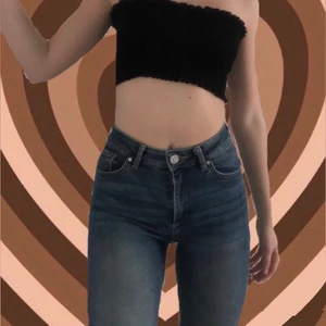 Jeans strl xs - Mörkare blå jeans köpta från Bik Bok i bra skick! Buda i kommentarerna eller skriv till mig privat❤️