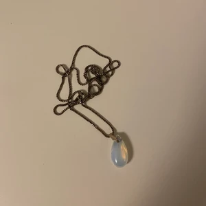 Vintage silver halsband - Vintage silverhalsband med berlock som jag fått av min mamma, behöver putsas, fri frakt✨