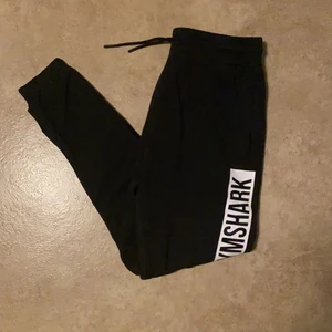 Gymshark joggers - Endast använda 1 gång, storlek S men lite tajta  , kan passa en xs om man vill ha lite pösigt.
