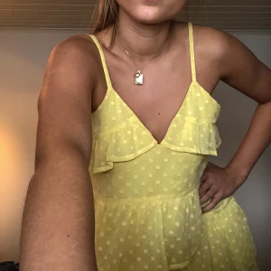 Fin sommarklänning - Jättehärlig somrig klänning från Veromoda! Fint skick💗