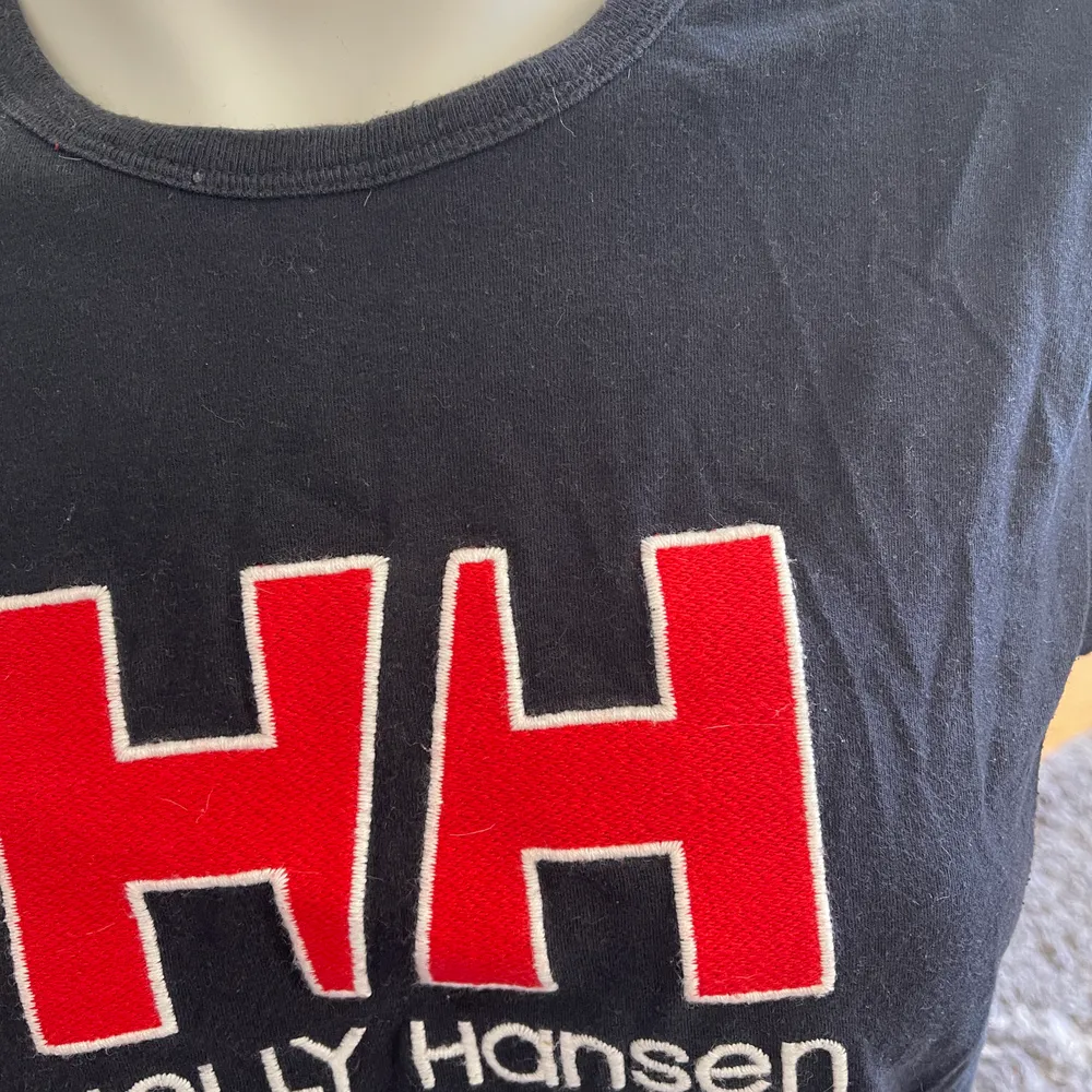 T-shirt från Helly Hansen passar S-M. T-shirts.