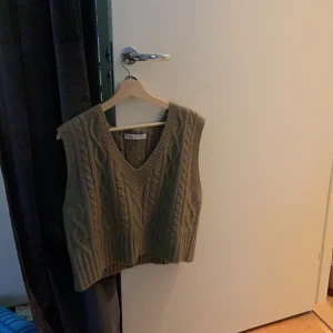 Tröja - Tröja från Zara. Köptes för ca 2 månader sen.