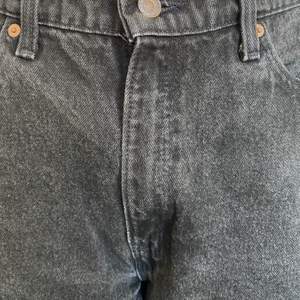 Vintage byxor från Levi’s. Köpt i Sydney och har används ett fåtal gånger. Lite större i midjan och har en oversize fit