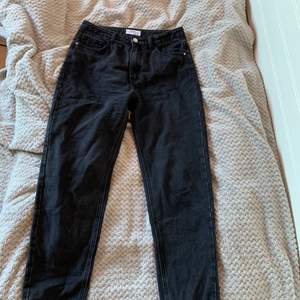 Redial premium denim collection, ganska pösiga jeans med skön passform!
