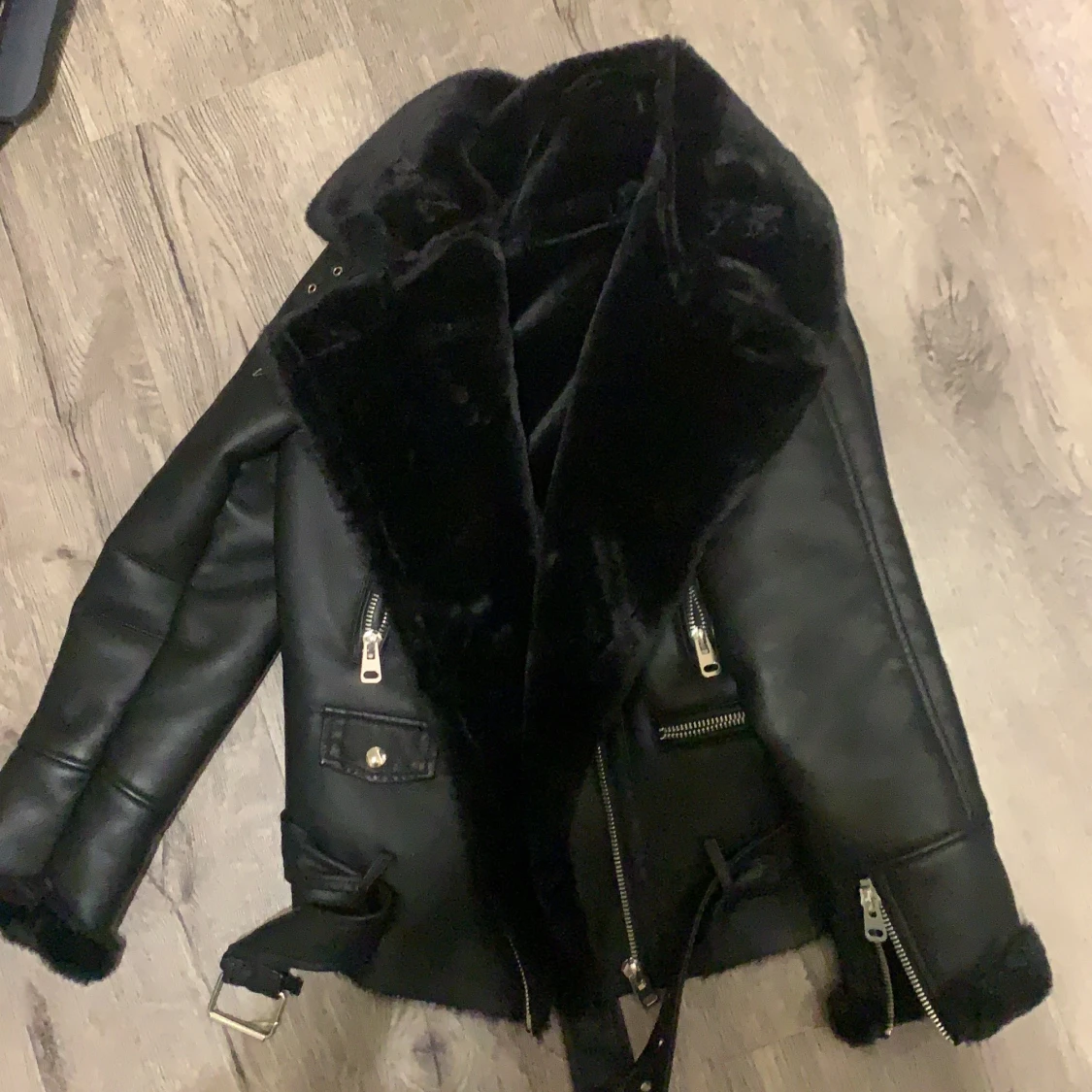 Snygg, oanvänd bikerjacket - 90