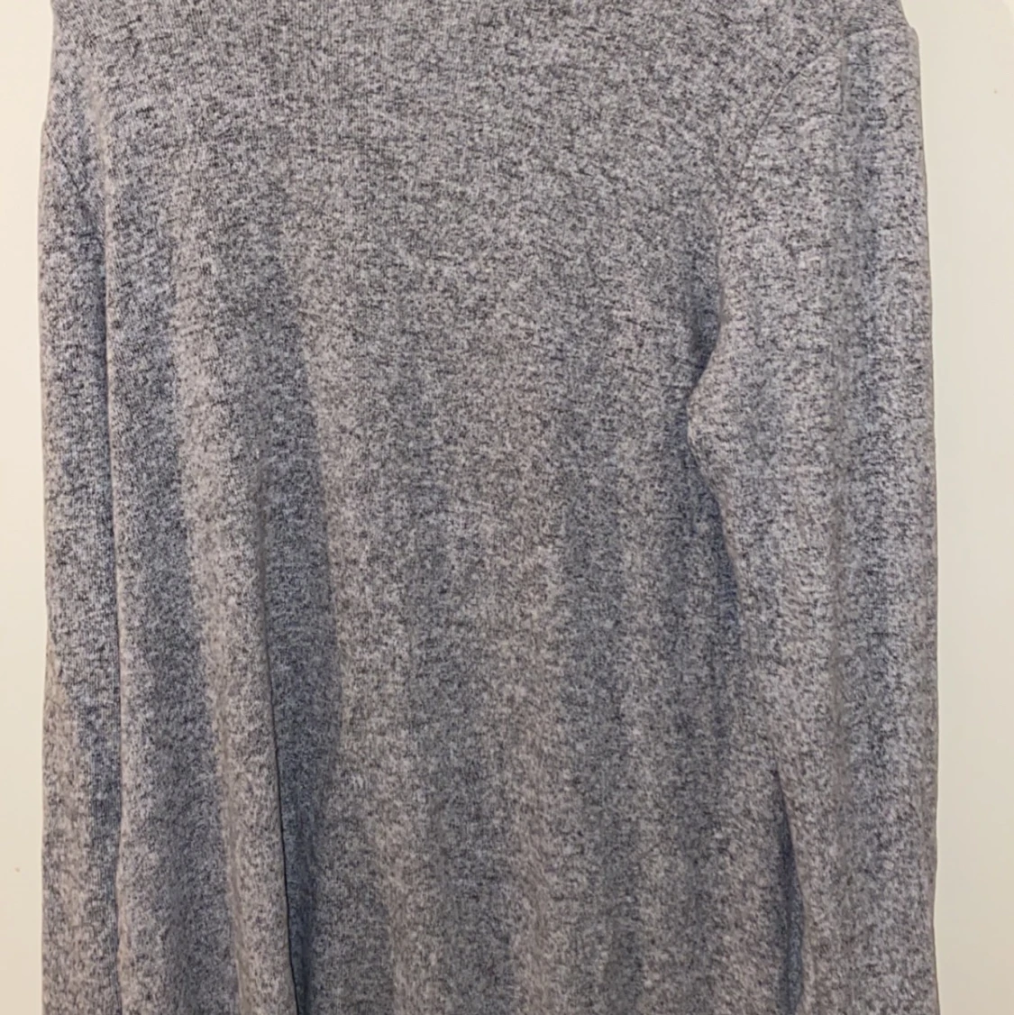 En tung långtröja grå 