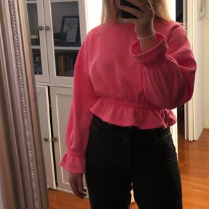 Söt tjock tröja från zara.  - Rosa kroppad tjock tröja från zara. Använd en gång så i fint skick. Jätte skönt material. 