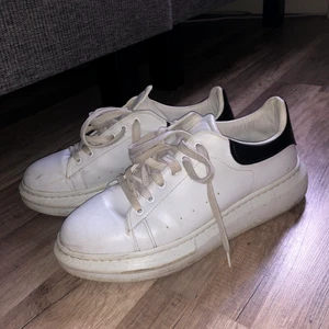 Martin Valen skor - Snygga skor som går att matcha till nästan allt, väldigt fint skick. Säljes pågrund av att de ej kommer till användning längre.