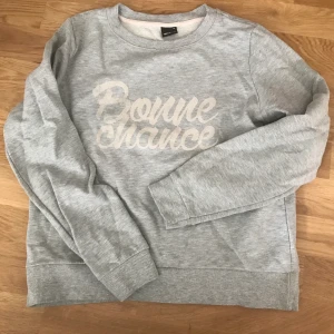 Tröja - Tröja från Gina Tricot i strl M🌺 Materialet är ej töjbart och sitter lagom tajt mot kroppen  50kr+frakt