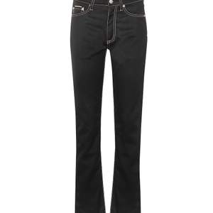 Säljer mina svarta jeans ifrån eytys i modellen cypress. Storleken är 30/34 och är väldigt bra skick!!! 😃