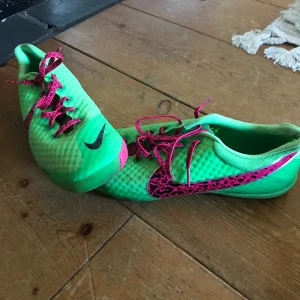 Nike innefotbollsskor  - Aldrig använda. Strl 44,5