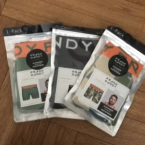 Frank Dandy kalsonger  - säljer min brorsas kalsonger han fick i julklapp för typ två år sedan, helt oanvända då det var fel storlek! Kan mötas upp i stockholm eller frakta.