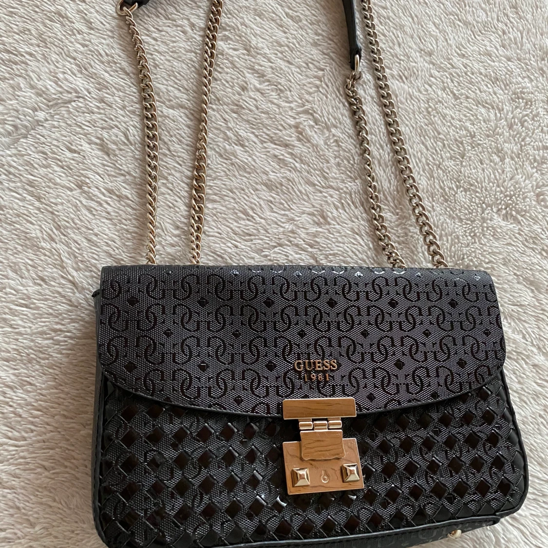 Guess shoulder bag