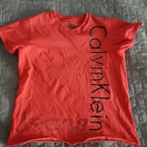 Calvin Klein tisha - T-shirt