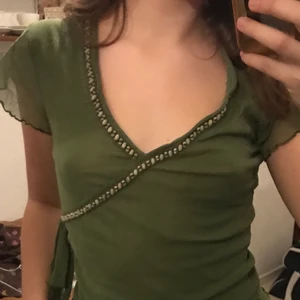 Mesh-tröja! - Väldigt fin tröja i mesh-material, men flera lager så syns ej igenom ☺️ står inga storlekar då köpt secondhand, men passar mig som är S. 100kr + 22kr frakt. Högsta bud: 195 + frakt