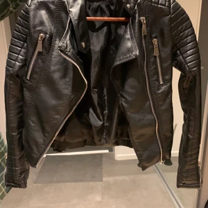 Skinnjacka Chiquelle - Skinnjacka från Chiquelle, knappt använd! Storlek 36