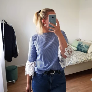 ZARA BLUS - Lappar bortklippta men det är definitivt Zara. Storlek S. Använd knappt en handfull gånger så i fint skick!