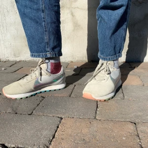 Nike sneakers i - Ett par drömlika sneakers från Nike, mycket gott skick! Mocka-liknande material på ovansidan.