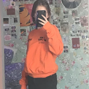 Orange Nasa tröja - Fick i julas och har ALDRIG använt