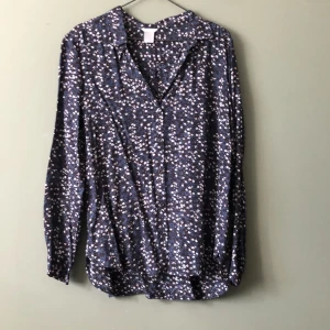 Skjorta  - Snygg, skön skjorta från Lindex. Oanvänt skick. Har swish