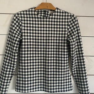 Tröja från Carin Wester! - Snygg tröja från Carin Wester med  åtsittande midja🌸 skriv privat för frågor och fler bilder! 