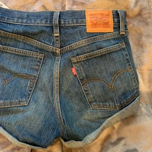 Levis shorts - Shorts från Levis, nyskick💫 storlek 26, passar en xs/s