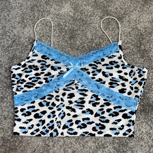 Linne - Linne från Shein köpt förra sommaren men helt oanvänd förutom att jag testade den när jag fick hem den. Står att den är i storlek S men skulle säga en stor S.💙