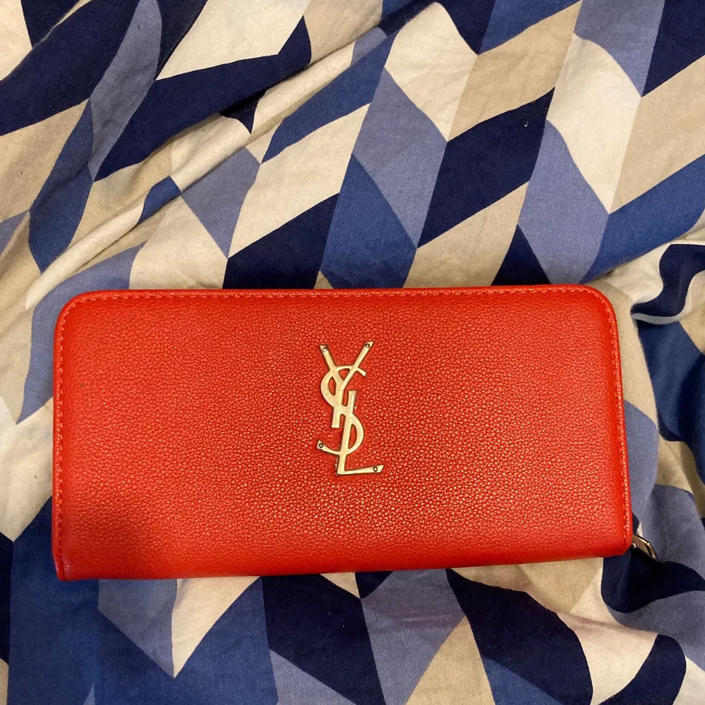 Fejk YSL plånbok orange . Accessoarer.