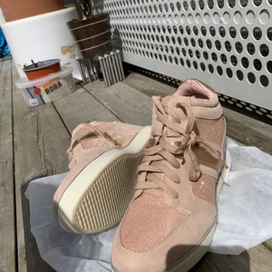 Skor med låg klack - Skor med klack